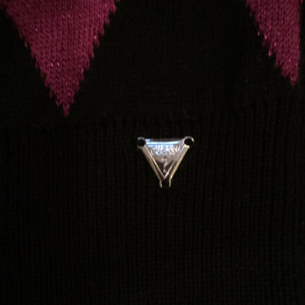 2/$20 ❤️Host Pick❤️👚 Guess Top👚 - Picture 3 of 8